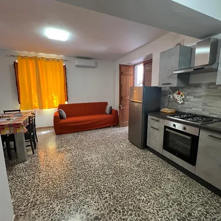 Daire Ary'S House Bilocale Giallo