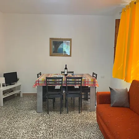 Ary'S House Bilocale Giallo