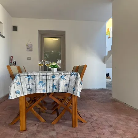 Ary's House Bilocale Giallo