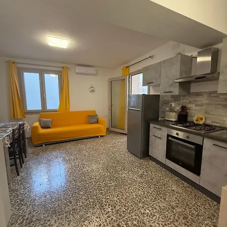 Ary's House Bilocale Giallo شقة كالا غونوني