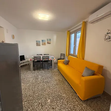 Ary's House Bilocale Giallo